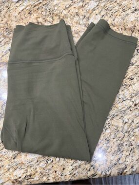 lululemon athletica Olive Green High-Waist align Leggings sz 8, cropped 21 in